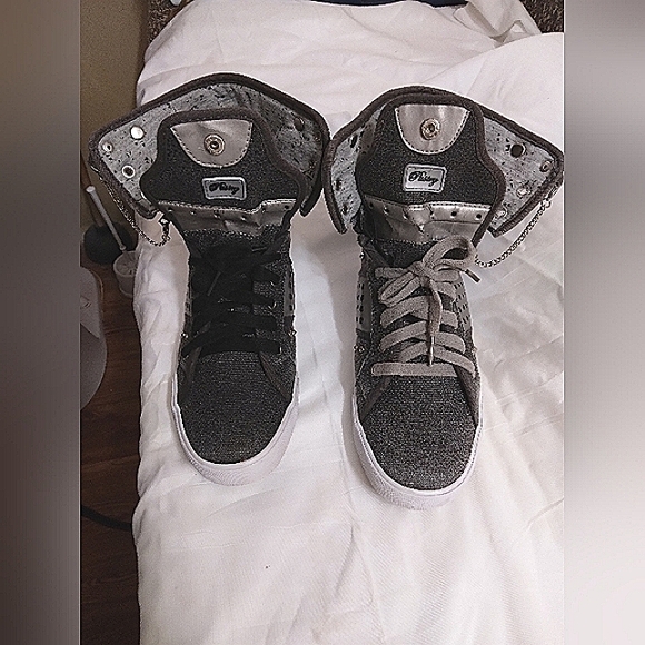 Pastry Women's Pinwheel Sneakers Size 8.5 Gray/ Black - Picture 9 of 9